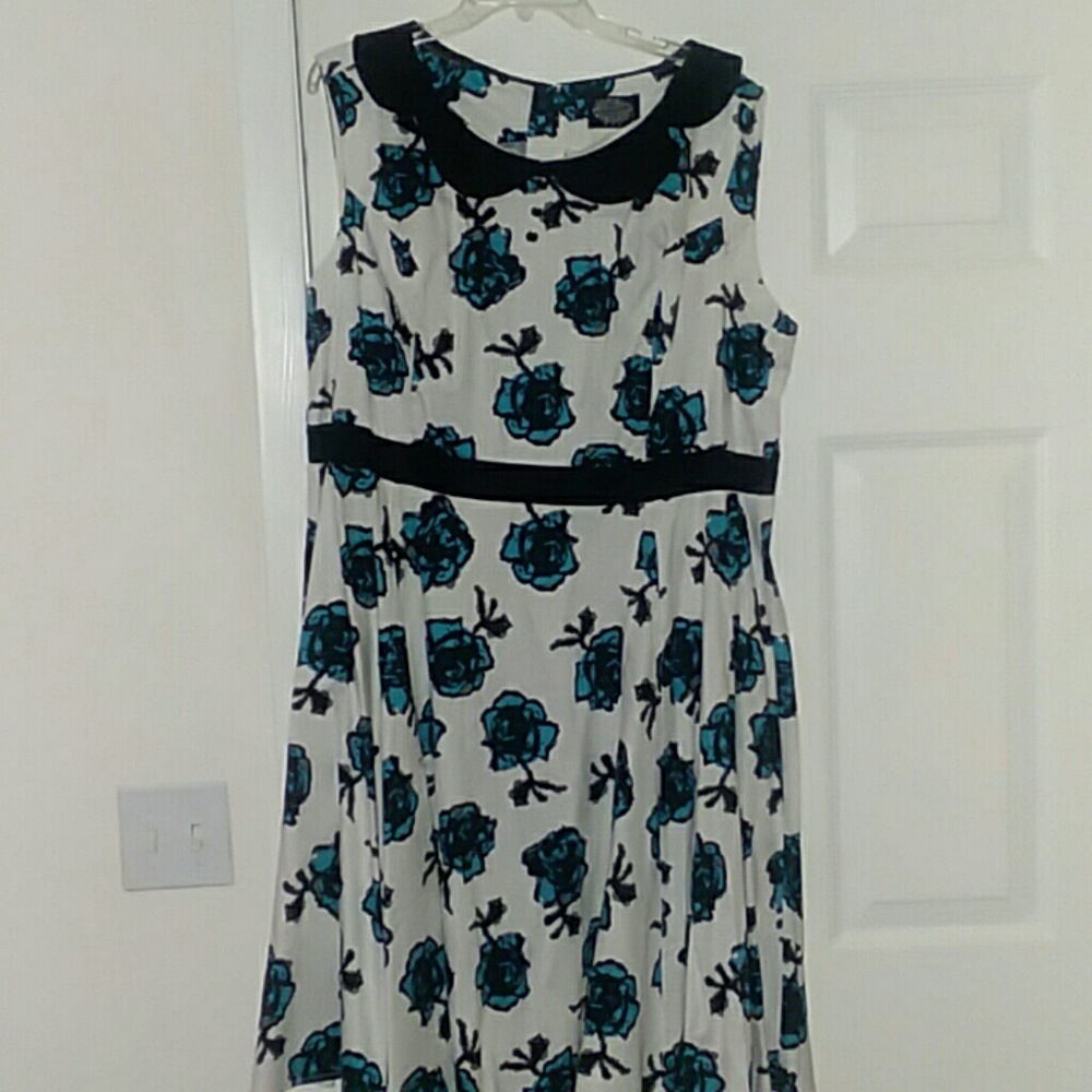 White Floral Dress w/Collar NWT 4x